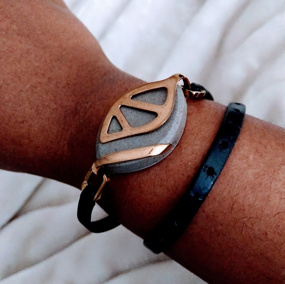 Bellabeat LEAF Fitness and Lifestyle Tracker